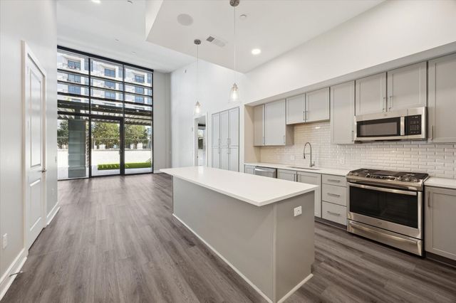 9757 Katy Freeway 822, Houston, TX 77024