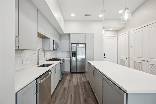 9757 Katy Freeway 822, Houston, TX 77024