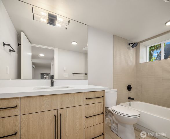 2302 E Pike Street, Seattle, WA 98122