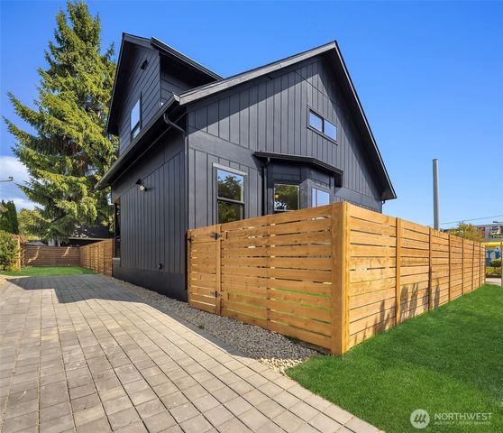 2302 E Pike Street, Seattle, WA 98122