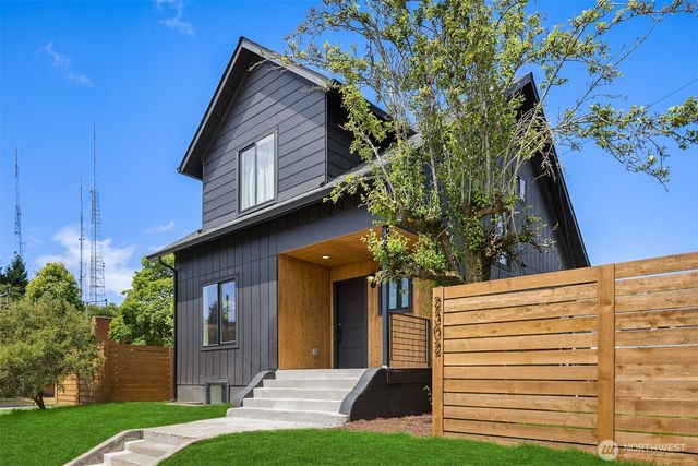2302 E Pike Street, Seattle, WA 98122