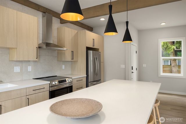2302 E Pike Street, Seattle, WA 98122