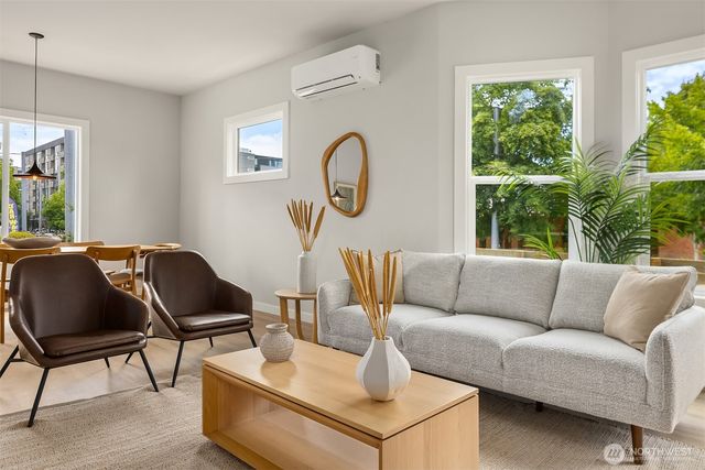 2302 E Pike Street, Seattle, WA 98122