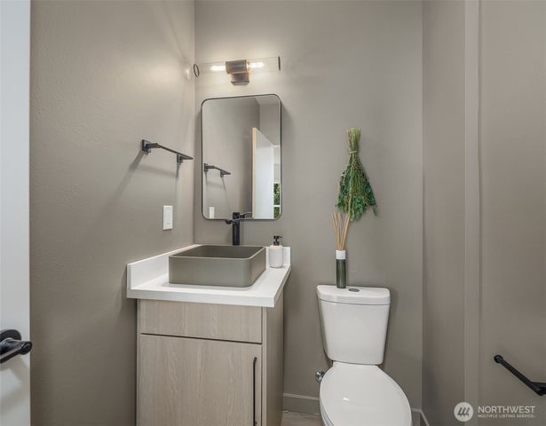 2302 E Pike Street, Seattle, WA 98122