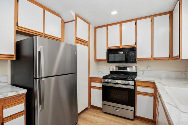 9910 Scripps Vista Way 4, San Diego, CA 92131