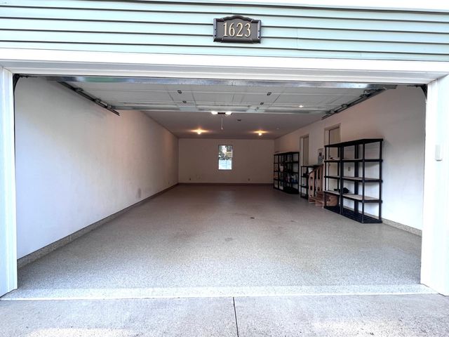1623 Highway 96 E, White Bear Lake, MN 55110