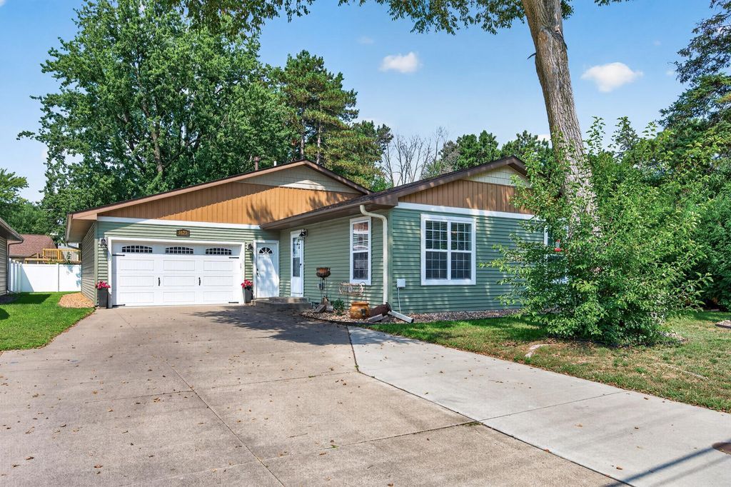 1623 Highway 96 E, White Bear Lake, MN 55110