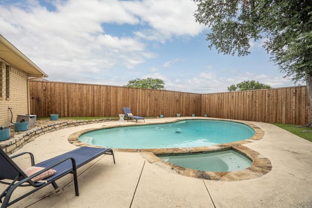 2214 Valley Mill, Carrollton, TX 75006