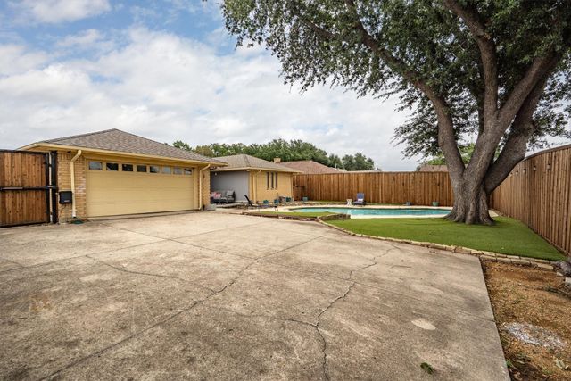 2214 Valley Mill, Carrollton, TX 75006