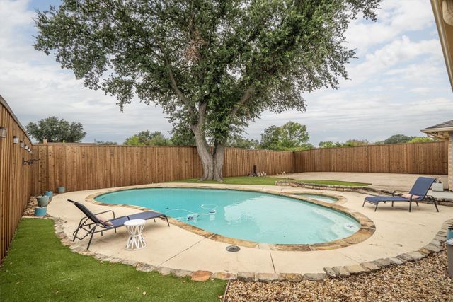 2214 Valley Mill, Carrollton, TX 75006