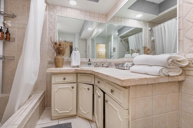 5051 Les Chateaux Drive 138, Dallas, TX 75235