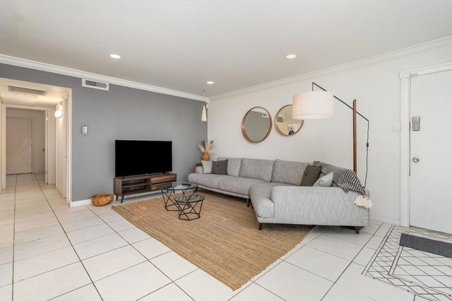 5051 Les Chateaux Drive 138, Dallas, TX 75235