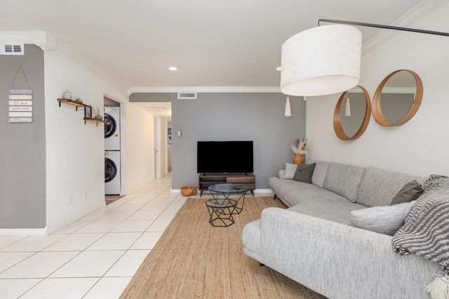 5051 Les Chateaux Drive 138, Dallas, TX 75235