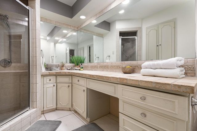 5051 Les Chateaux Drive 138, Dallas, TX 75235