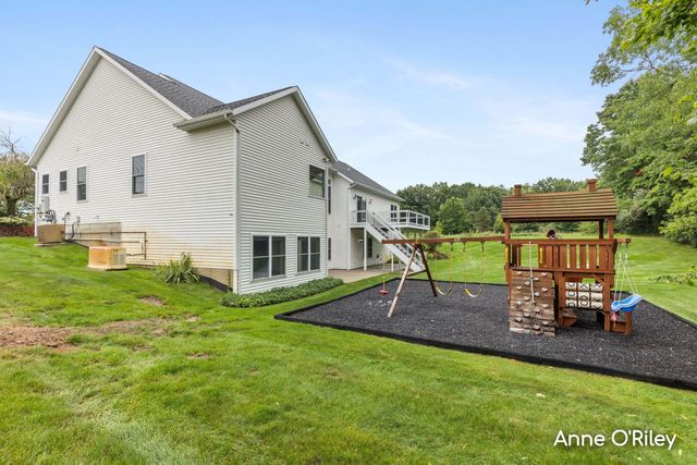 2060 Dakota Trail, Hastings, MI 49058