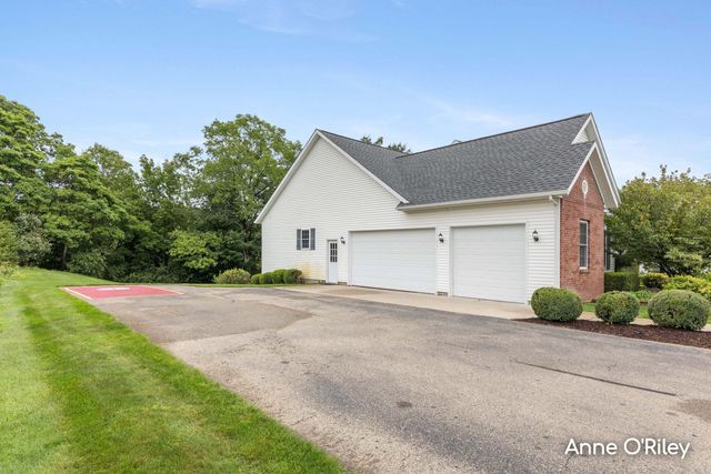 2060 Dakota Trail, Hastings, MI 49058