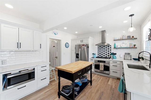 320 N BETTY LANE, Clearwater, FL 33755