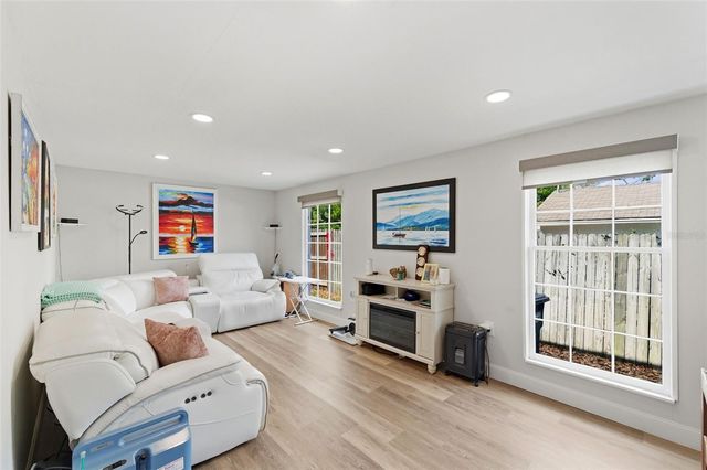 320 N BETTY LANE, Clearwater, FL 33755