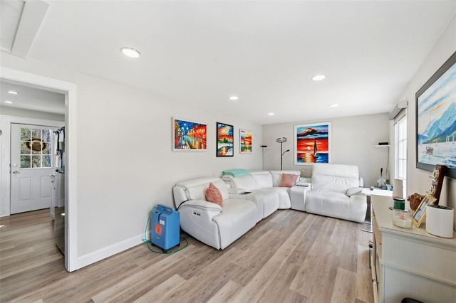 320 N BETTY LANE, Clearwater, FL 33755