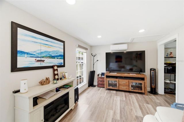 320 N BETTY LANE, Clearwater, FL 33755