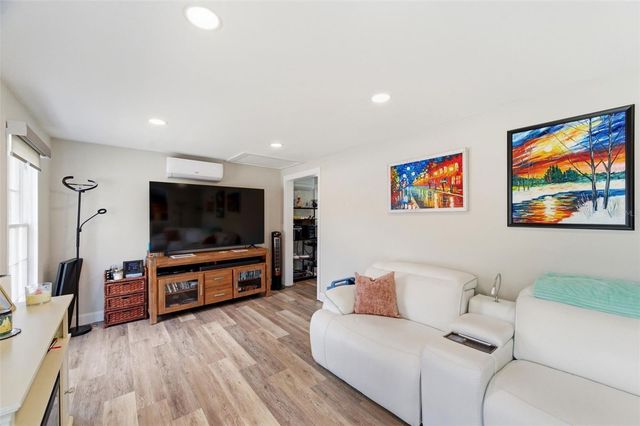 320 N BETTY LANE, Clearwater, FL 33755