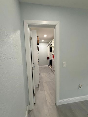 423 NW 32nd Pl A, Miami, FL 33125