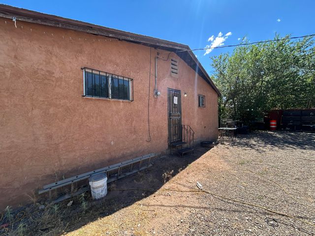 1709 Hooper Road SW, Albuquerque, NM 87105