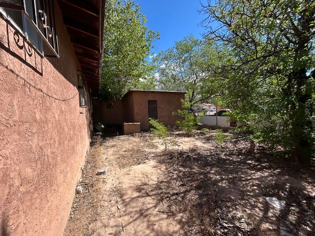 1709 Hooper Road SW, Albuquerque, NM 87105