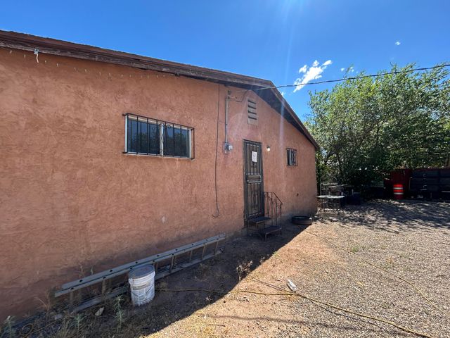 1709 Hooper Road SW, Albuquerque, NM 87105