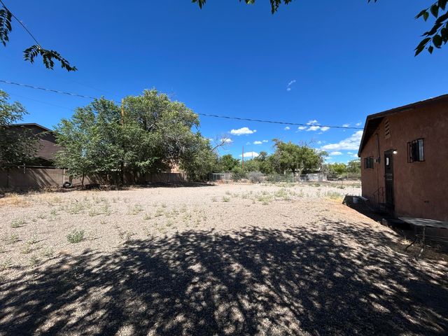 1709 Hooper Road SW, Albuquerque, NM 87105