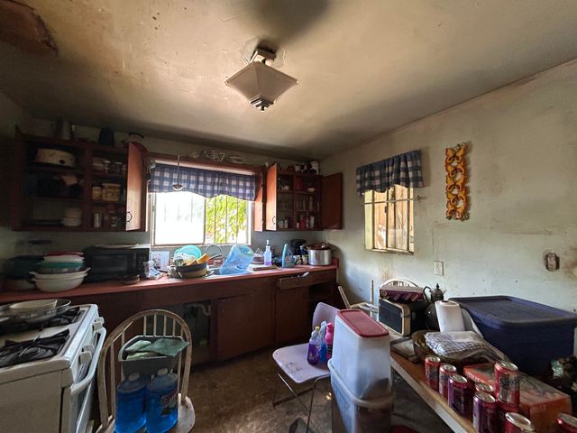 1709 Hooper Road SW, Albuquerque, NM 87105