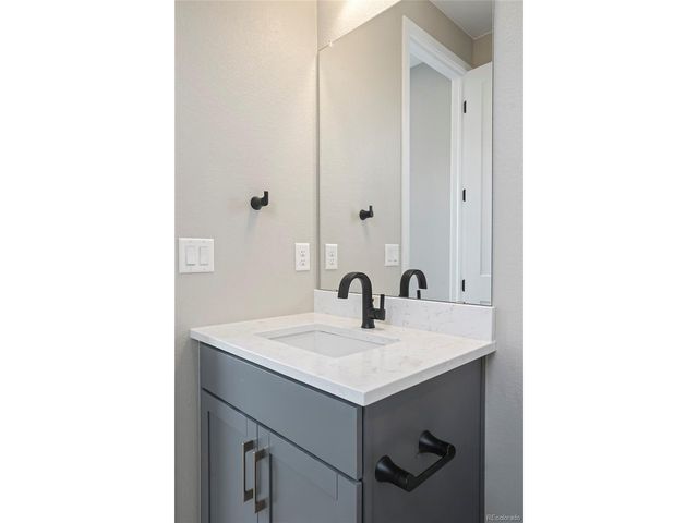 6955 Sunstrand Ct, Castle Pines, CO 80108