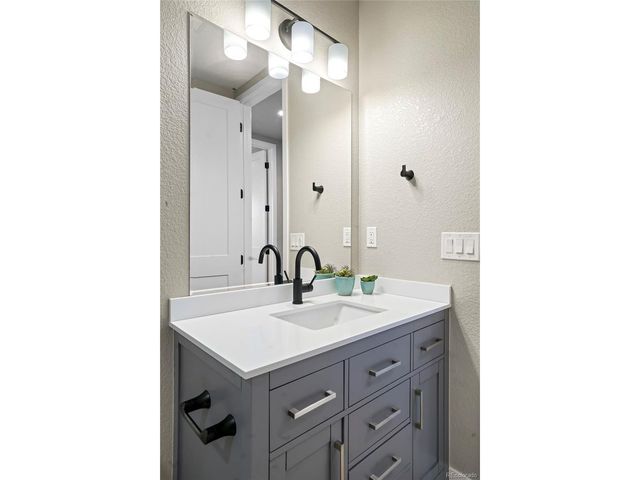 6955 Sunstrand Ct, Castle Pines, CO 80108