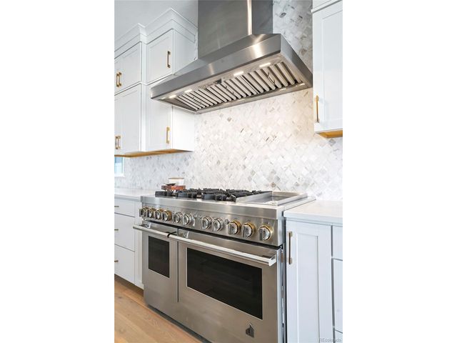 6955 Sunstrand Ct, Castle Pines, CO 80108