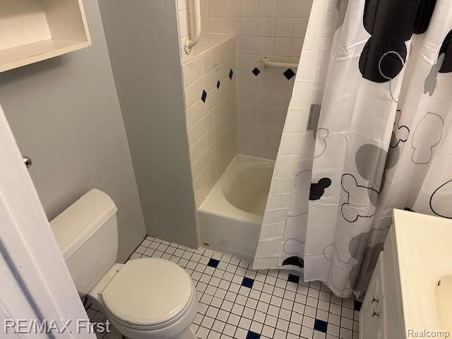 2202 Hollywood Avenue, Grosse Pointe Woods, MI 48236