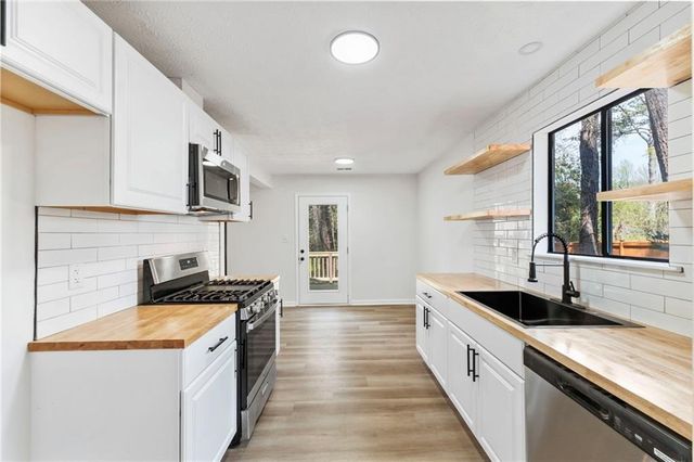 9383 Woodknoll Way, Jonesboro, GA 30238