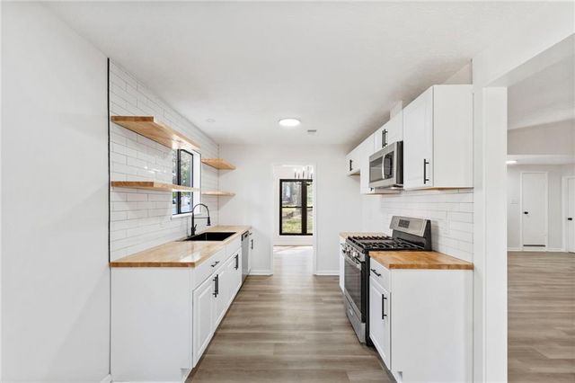 9383 Woodknoll Way, Jonesboro, GA 30238