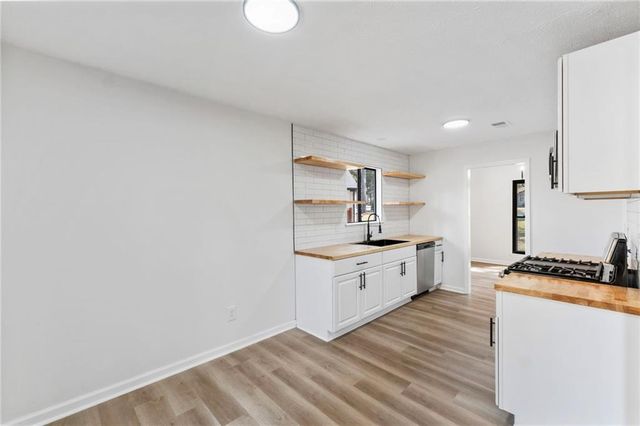 9383 Woodknoll Way, Jonesboro, GA 30238