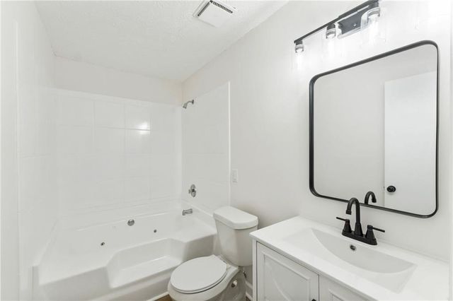 9383 Woodknoll Way, Jonesboro, GA 30238