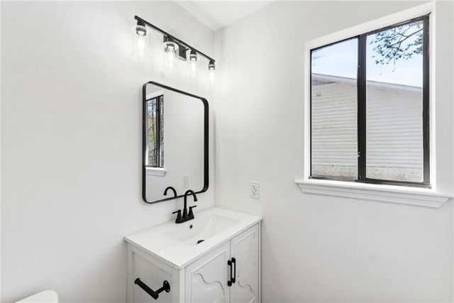 9383 Woodknoll Way, Jonesboro, GA 30238