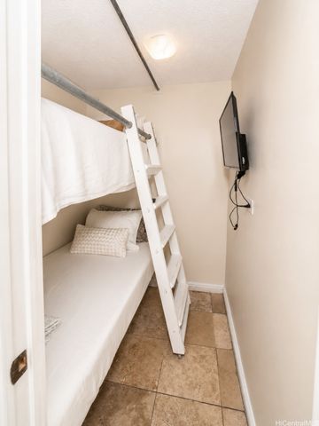 2442 Kuhio Avenue 1101, Honolulu, HI 96815