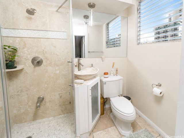 2442 Kuhio Avenue 1101, Honolulu, HI 96815