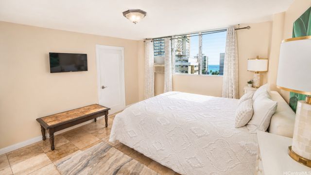 2442 Kuhio Avenue 1101, Honolulu, HI 96815