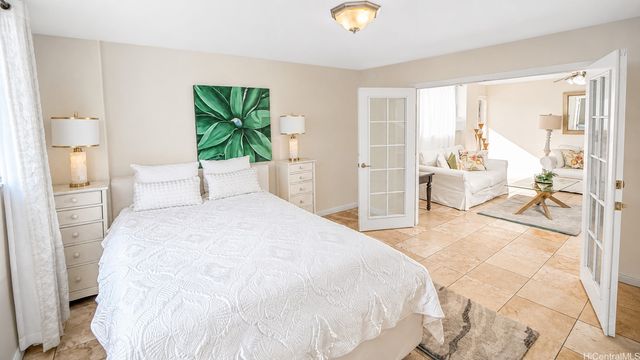 2442 Kuhio Avenue 1101, Honolulu, HI 96815