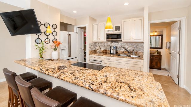 2442 Kuhio Avenue 1101, Honolulu, HI 96815