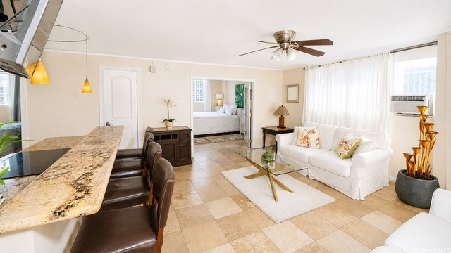 2442 Kuhio Avenue 1101, Honolulu, HI 96815