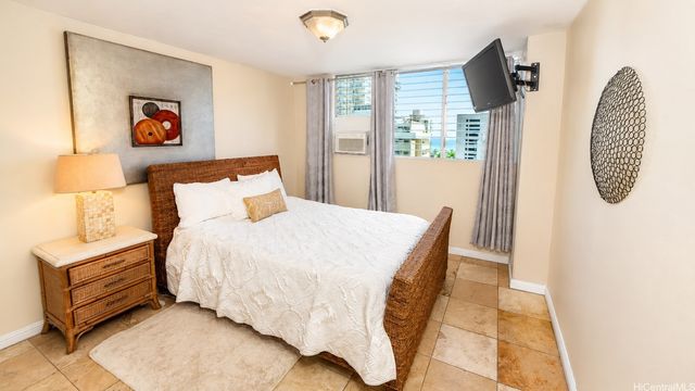 2442 Kuhio Avenue 1101, Honolulu, HI 96815