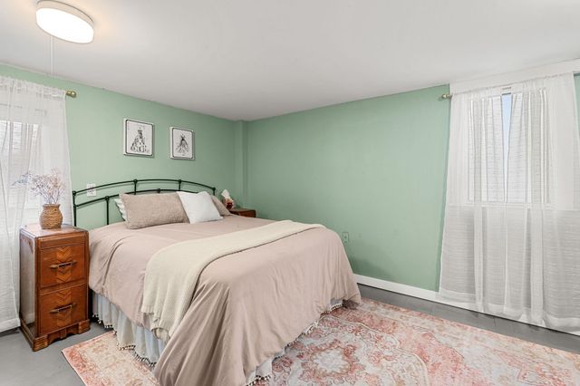 256 E Dunstable Road, Nashua, NH 03062