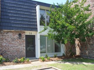 527 Front Beach Drive, Ocean Springs, MS 39564