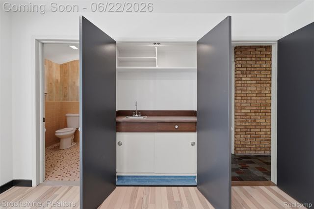 4190 Valley Forge Road, Bloomfield Hills, MI 48301